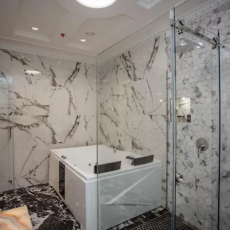 Ervini Boutique فندق